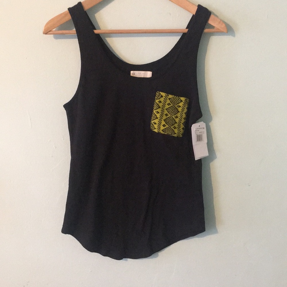 ❌SOLD❌NWT Peru Pocket Tank Top